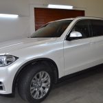 Celopolep 3D autofolií – bílá perleť na BMW X5