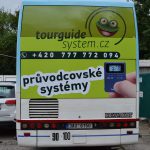 Reklamní polep zadní části autobusu včetně okenní grafiky