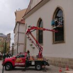 Aplikace exteriérové sluneční folie Prestige70ext na vitrážová okna Betlémské kaple s povolením od památkářů