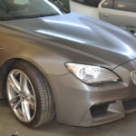 Aplikace celopolepu na vůz BMW 650i - speciální strukturovaná folie broušený kov barva antracit